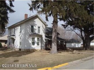 113 113 E 7th St, St. Charles, MN 55972