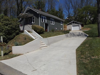 304 Edgewood Dr, Galax, VA 24333