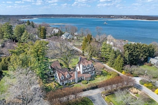 3 Wincoma Dr, Halesite, NY 11743