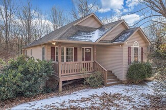102 Woodlake Dr, Goodview, VA 24095