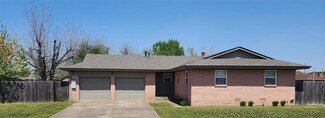 913 NW 32nd St, Moore, OK 73160