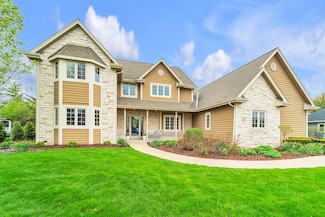 W146N7095 Winter Hollow Dr, Menomonee Falls, WI 53051