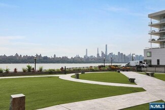 9 Somerset Ln Unit 104, Edgewater, NJ 07020