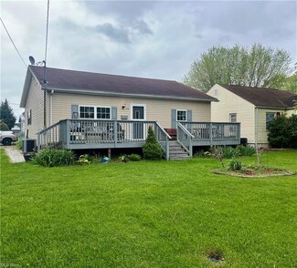 716 Elm St, Belpre, OH 45714