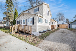 140 N Howard Ave, Croswell, MI 48422