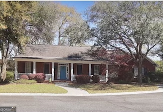 305 Oak Pointe Dr, Dublin, GA 31021