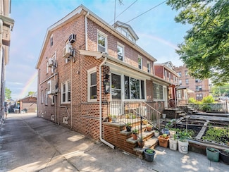 19934 34th Ave, Flushing, NY 11358