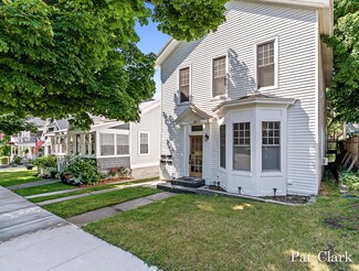 425 Lafayette Ave, Grand Haven, MI 49417