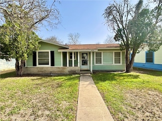 604 E Hutchinson St, Beeville, TX 78102