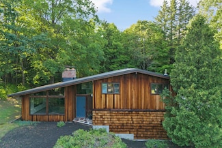 1025 Concord Stage Rd, Weare, NH 03281
