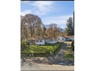 76464 High St, Oakridge, OR 97463