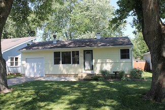 63 Holly Dr, Crystal Lake, IL 60014