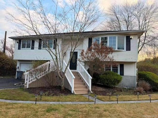 34 Celia St Unit Second Floor, East Patchogue, NY 11772