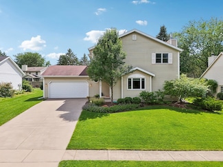 1701 Dover Dr, Waunakee, WI 53597