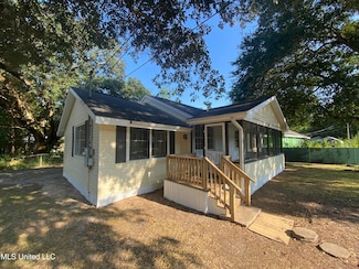 6908 Barnes Rd, Moss Point, MS 39563