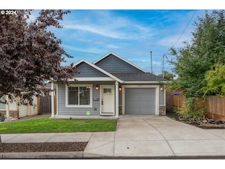 8323 NE Brazee St, Portland, OR 97220