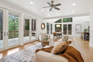 13815 Green Valley Rd, Sebastopol, CA 95472