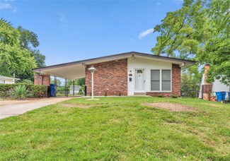 1075 Saint Anthony Ln, Florissant, MO 63033
