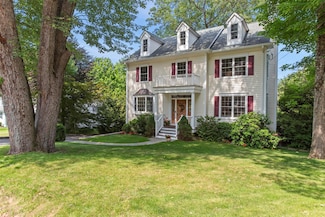 28 Pleasant St, Katonah, NY 10536