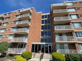 2201 S Highland Ave Unit 3G, Lombard, IL 60148
