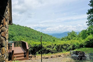 227 Cool Springs Rd, Whittier, NC 28789