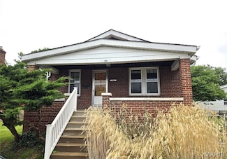 5425 Sunshine Dr, Saint Louis, MO 63109