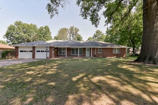 105 W Park, Nixa, MO 65714