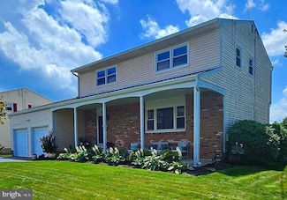 8 Oaken Ln, Trenton, NJ 08619