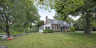 22 Laytons Lake Dr, Penns Grove, NJ 08069