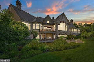 300 River Bend Dr, Enola, PA 17025