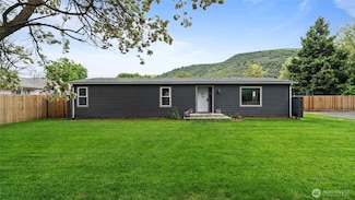 311 W Clay St, Dayton, WA 99328