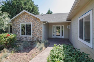 2430 Sunset Dr, Ontario, OR 97914