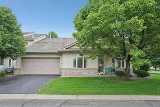 1118 Crystal Place W, Chaska, MN 55318