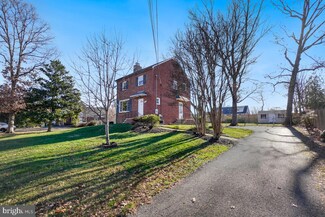 6325 Oak Ridge Dr, Alexandria, VA 22312