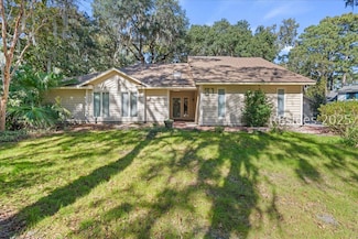 31 Chesterfield Lake Dr, Beaufort, SC 29906