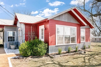 210 W Lower Crabapple Rd, Fredericksburg, TX 78624