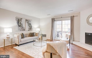 927 S Rolfe St Unit 2, Arlington, VA 22204