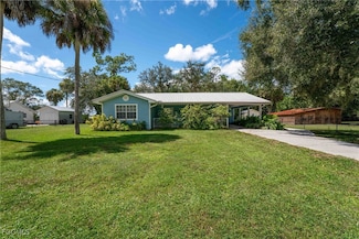 1076 Park Dr, Labelle, FL 33935