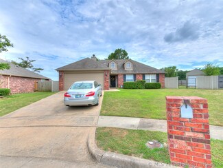105 E Helena St, Broken Arrow, OK 74012
