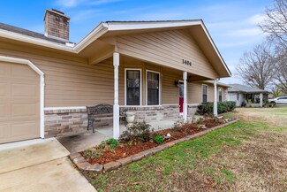 1404 Orchard Ln, Grove, OK 74344