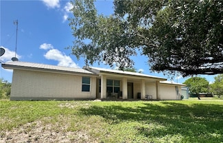 1069 Texas 72, Three Rivers, TX 78071