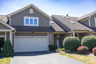 377 Spinnaker Ln, Webster, NY 14580