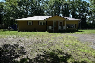121 Smith St, Starr, SC 29684