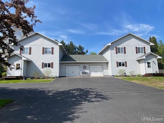 101 Juliet St, Marquette, MI 49855