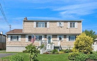 56 Yacht Club Rd, Babylon, NY 11702