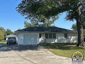 524 Shuey St, Osage City, KS 66523