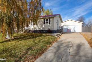 222 Lake St, Mandan, ND 58554