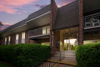 4133 Saratoga Ave Unit B222, Downers Grove, IL 60515