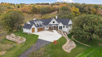 935 Lakewood Hills Rd, Saint Paul, MN 55123