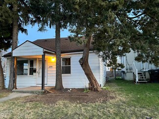 19344 Martin Rd, Roseville, MI 48066